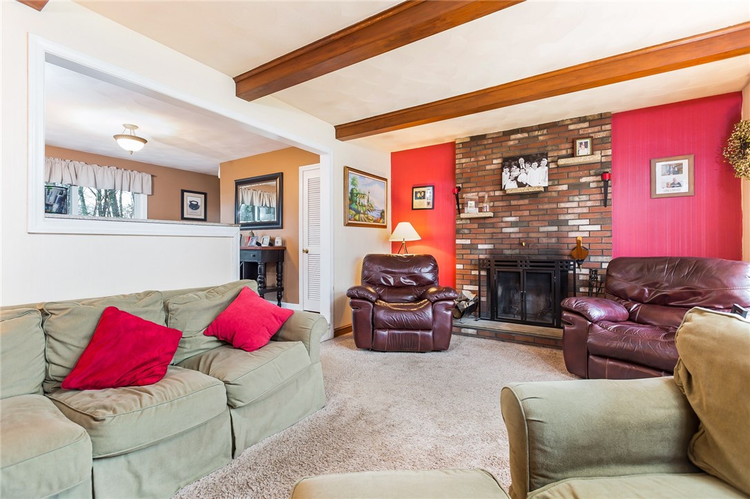 8 Lantern Road Smithfield, RI 02917 - Photo 3 of 20 Living Room