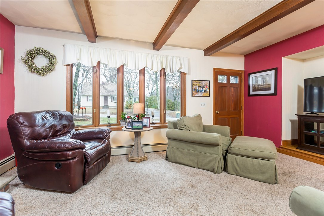 8 Lantern Road Smithfield, RI 02917 - Photo 4 of 20 Living Room.