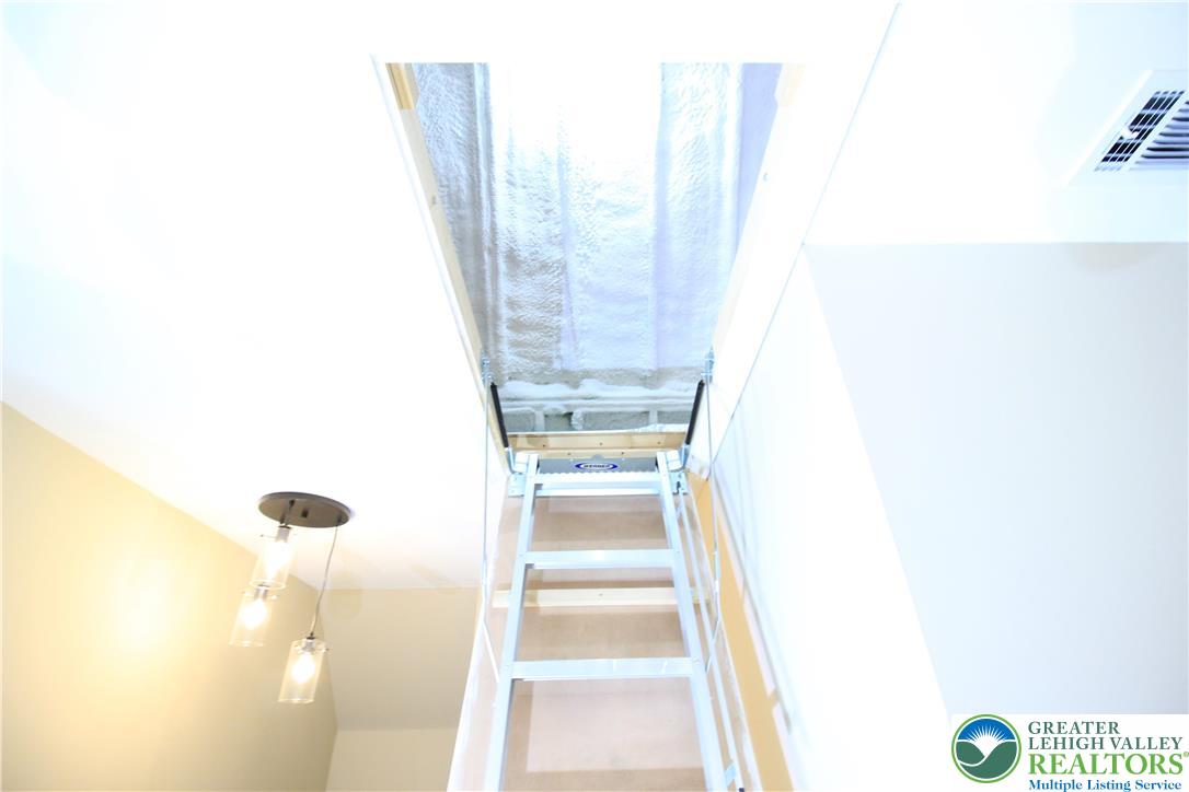 472 Bauer Road Bath, PA 18014 - Photo 21 of 47 a view of entryway