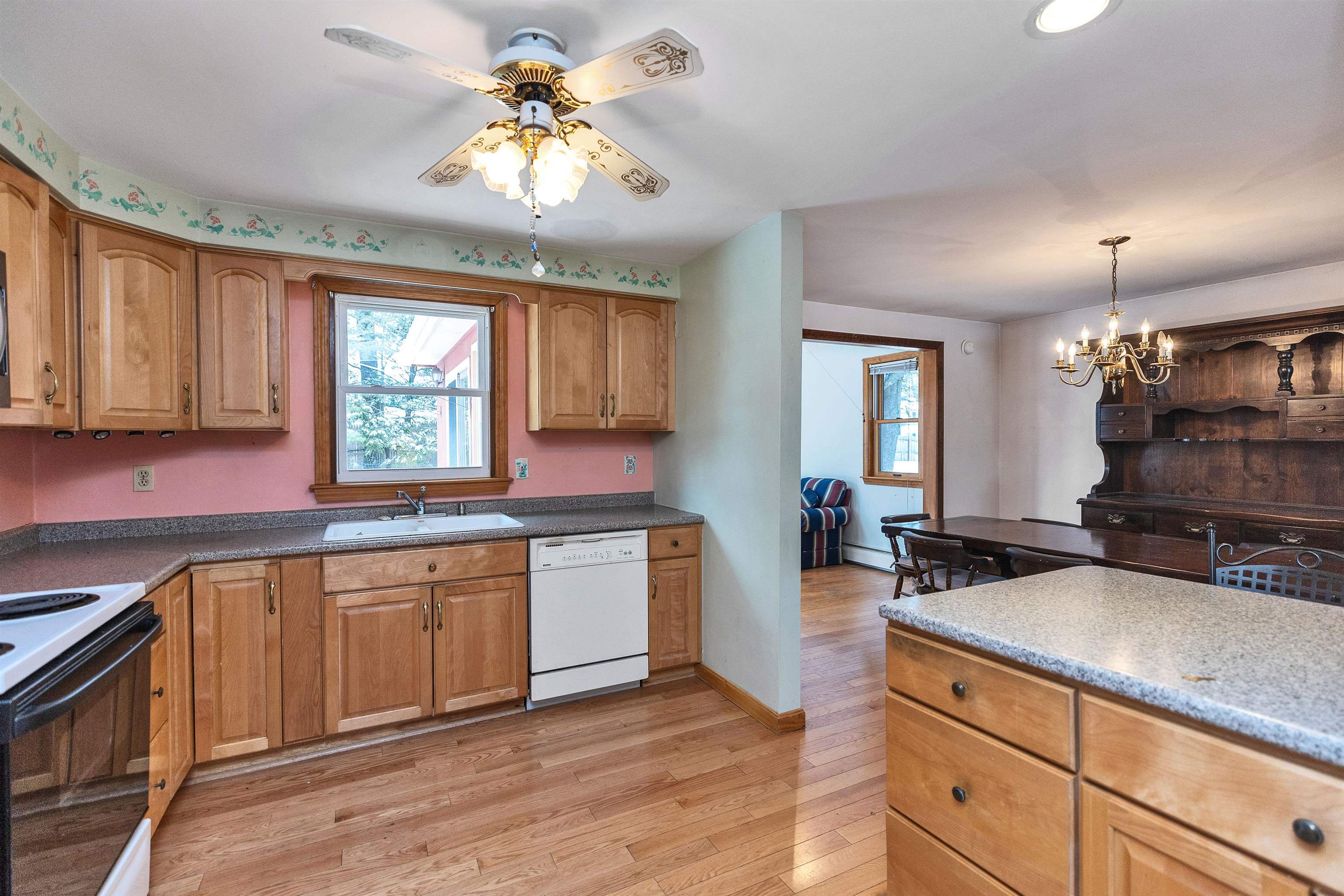 23 Estate Drive Manchester, NH 03104 - Photo 6 of 53