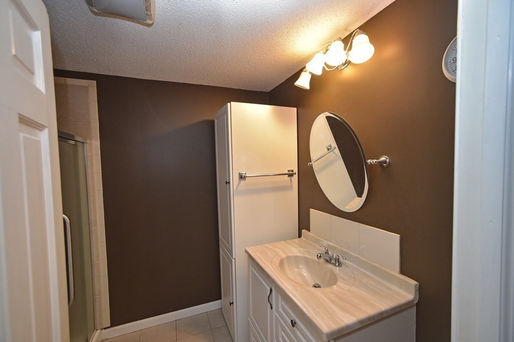 24 Bear Hole Road West Springfield, MA 01089 - Photo 14 of 34