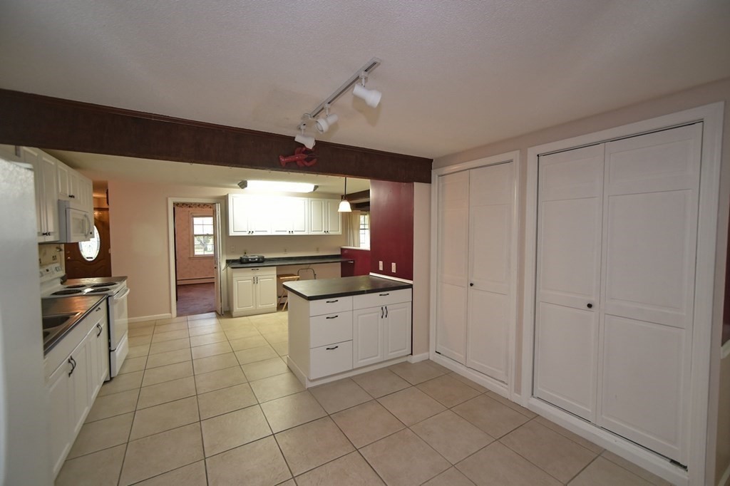 24 Bear Hole Road West Springfield, MA 01089 - Photo 15 of 34