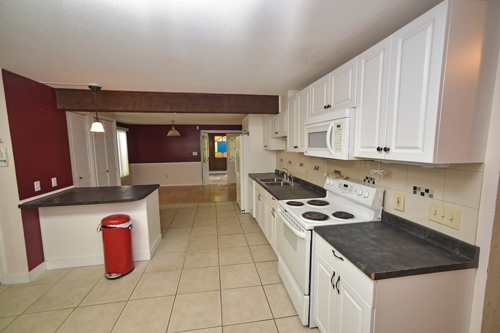 24 Bear Hole Road West Springfield, MA 01089 - Photo 5 of 34