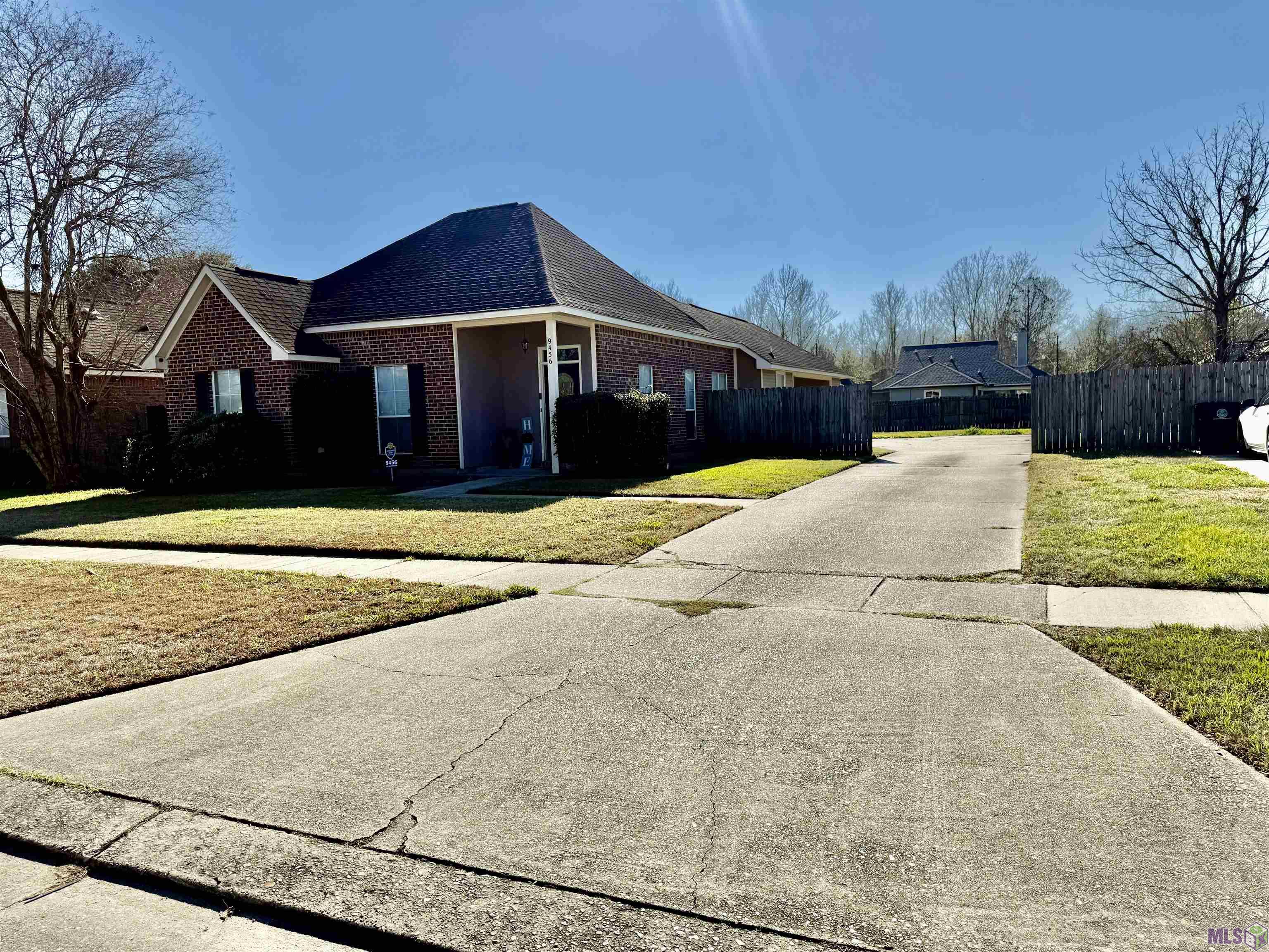 9456 Crandon Drive Baton Rouge, LA 70810 - Photo 2 of 11