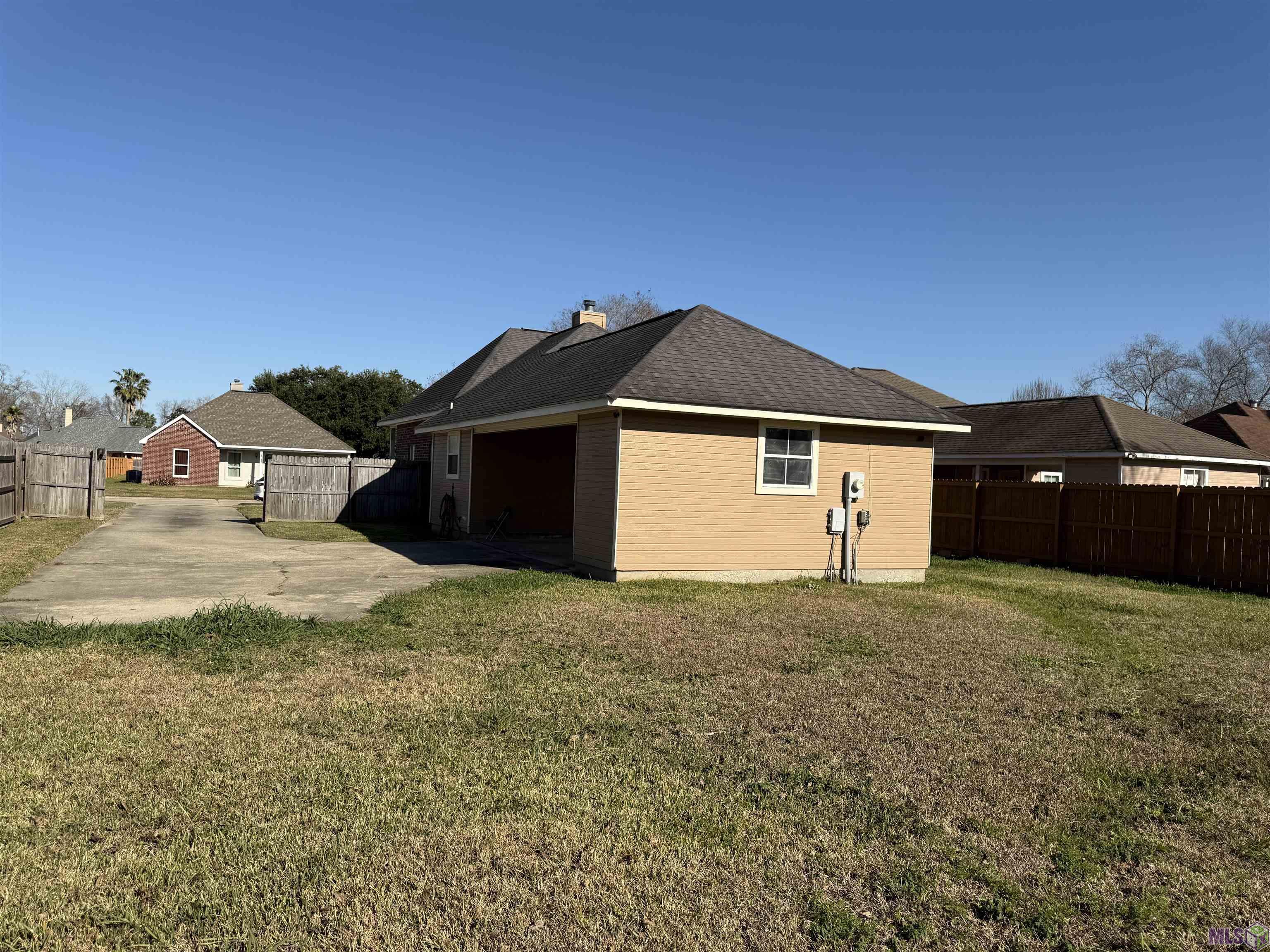 9456 Crandon Drive Baton Rouge, LA 70810 - Photo 3 of 11