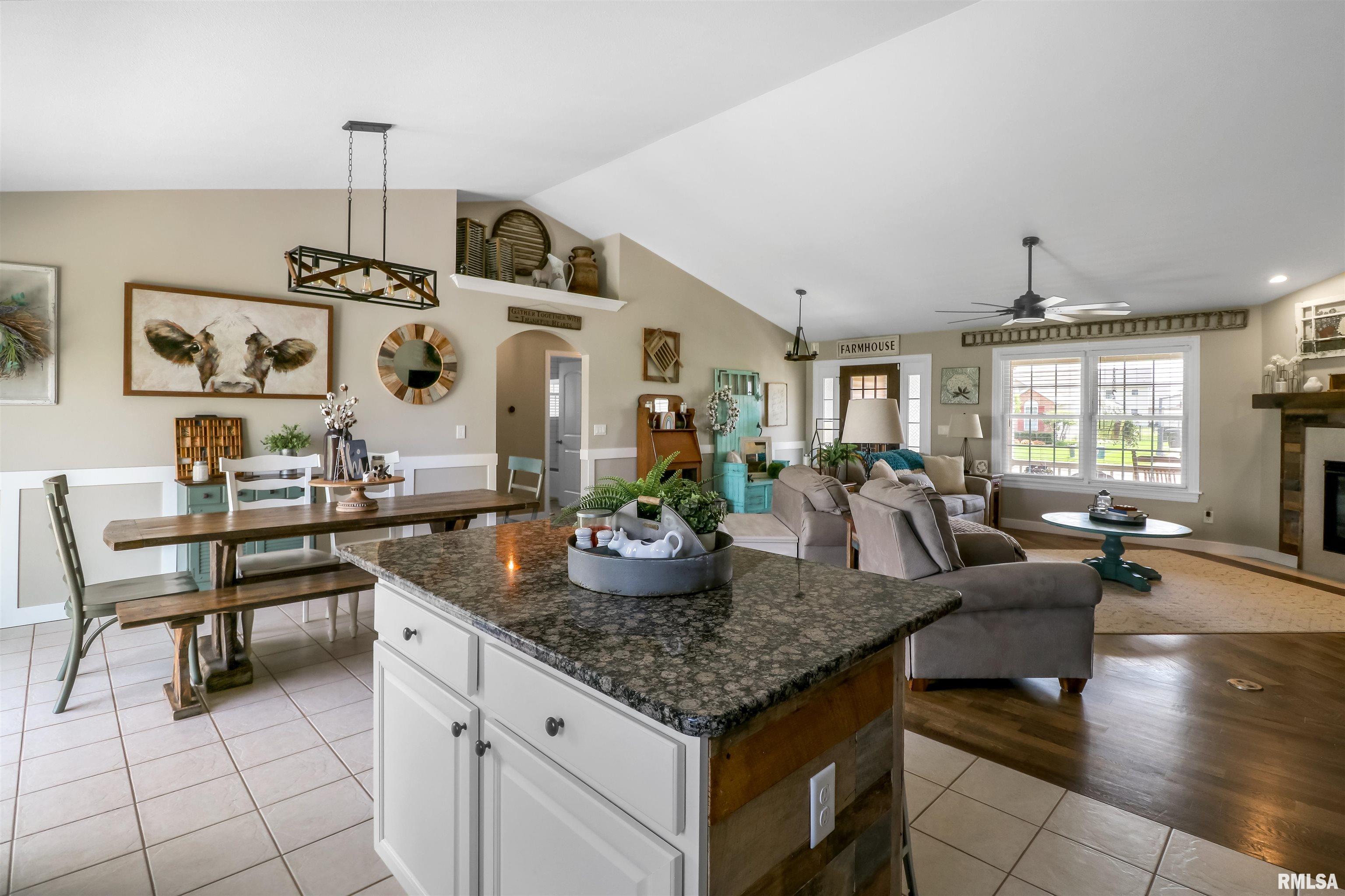 1511 Santa Fe Road Washington, IL 61571 - Photo 15 of 41 Gallery Image 15