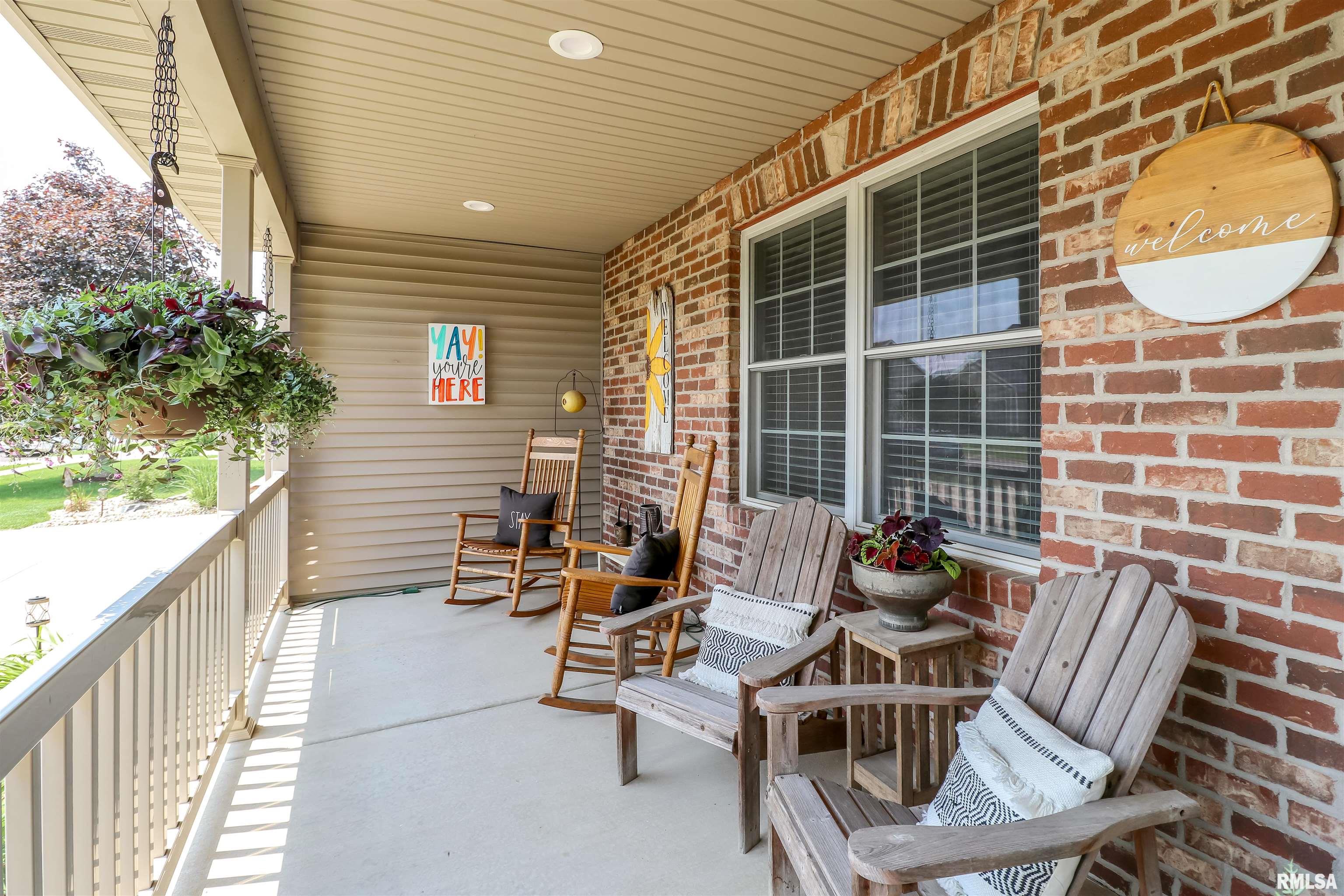1511 Santa Fe Road Washington, IL 61571 - Photo 5 of 41 Gallery Image 5