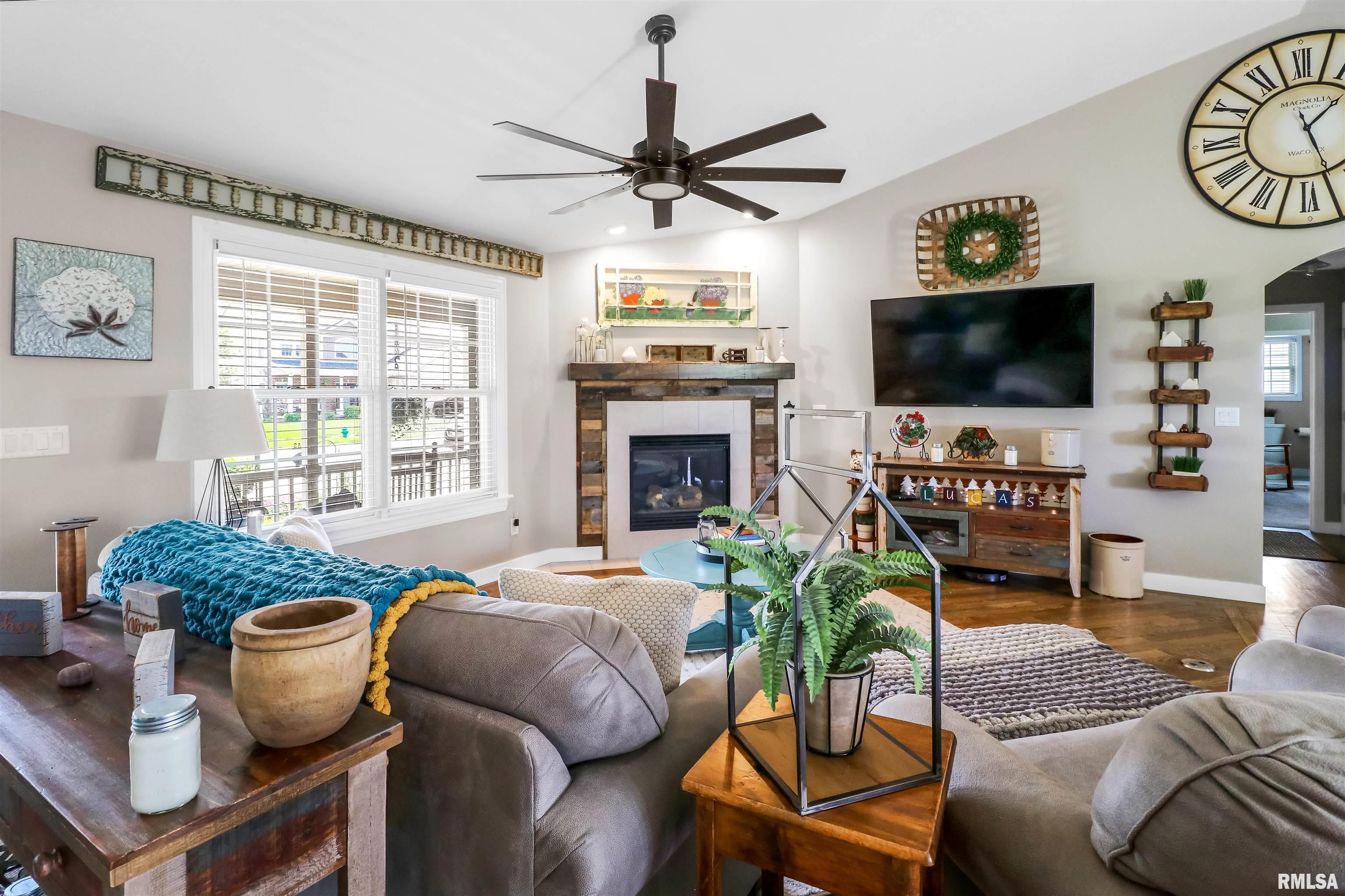1511 Santa Fe Road Washington, IL 61571 - Photo 10 of 41 Gallery Image 10