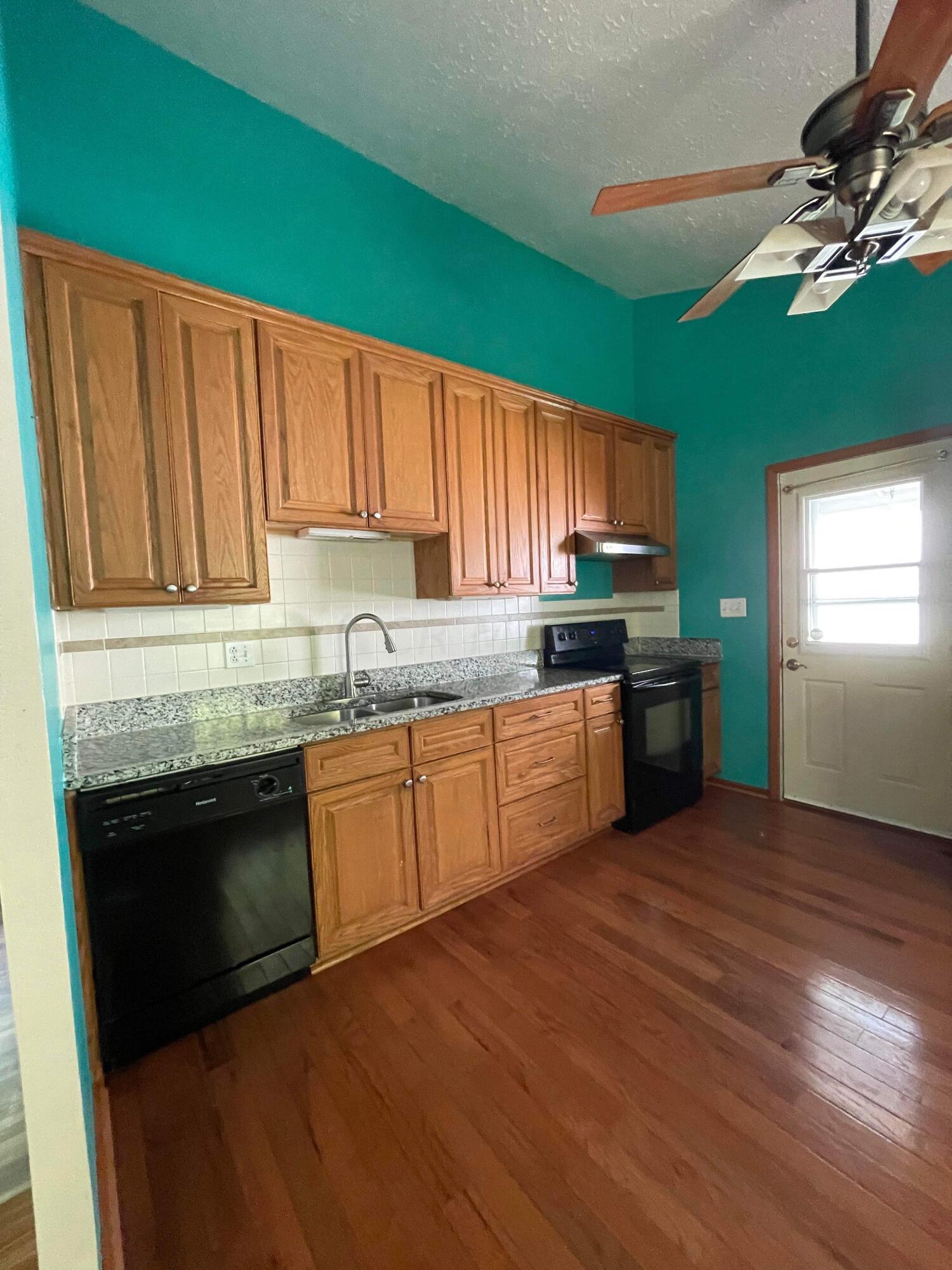 1092 Roche Court Columbus, OH 43229 - Photo 12 of 33 22BCD6FE-05B0-4EBD-ABCB-9B13A2C7A248