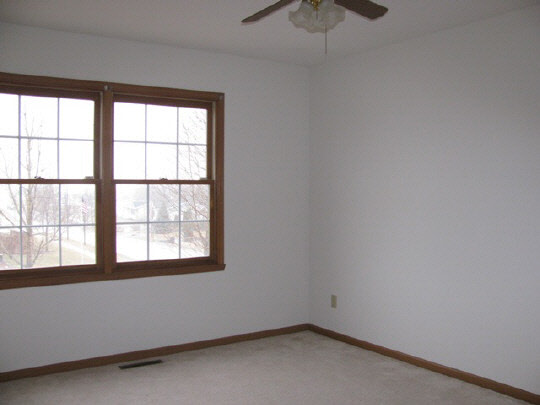 5376 Rockingham Drive Loves Park, IL 61111 - Photo 11 of 11 an empty room with a window