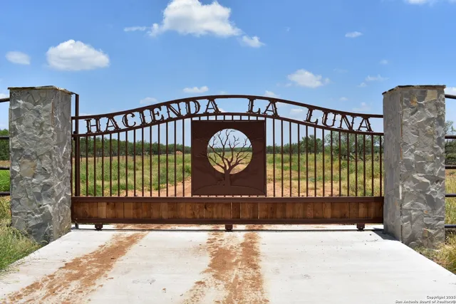 a view of entryway with a small yard