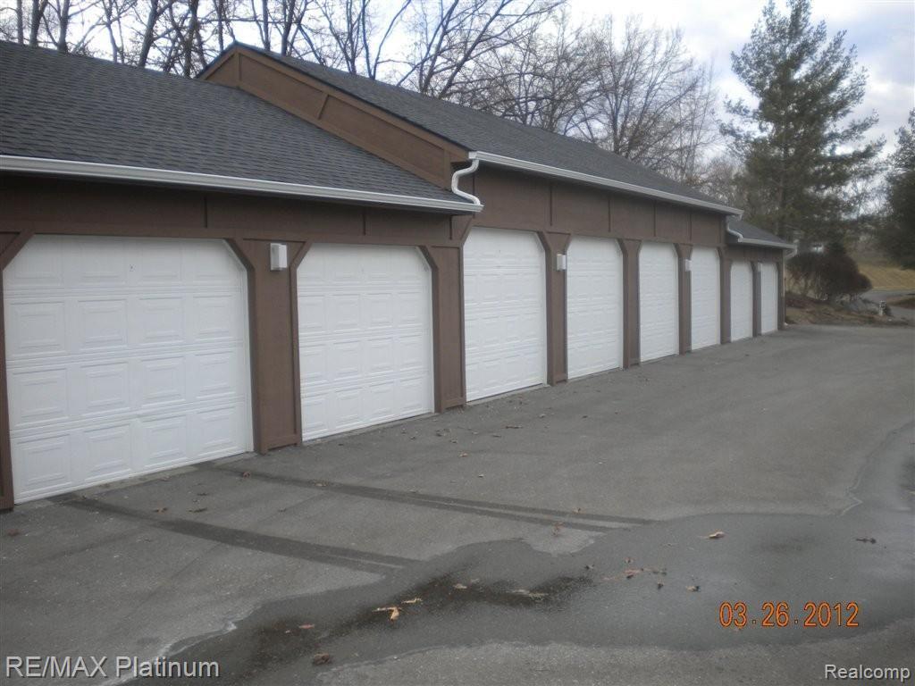 613 Curzon Court, Unit 56 Howell, MI 48843 - Photo 17 of 20 DSCN3077.JPG