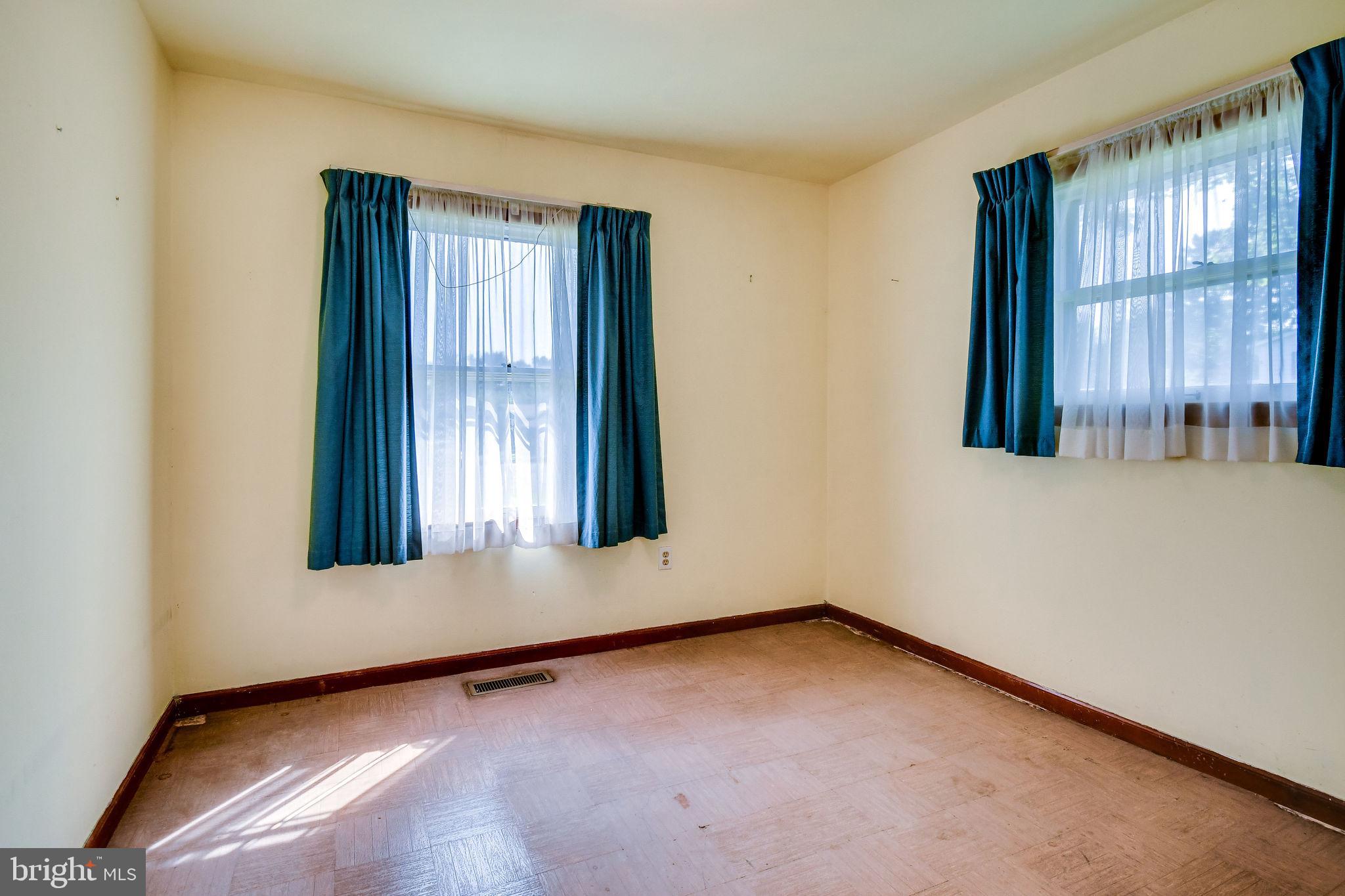 701 West Nettle Tree Road Sterling, VA 20164 - Photo 19 of 32 2nd bedroom