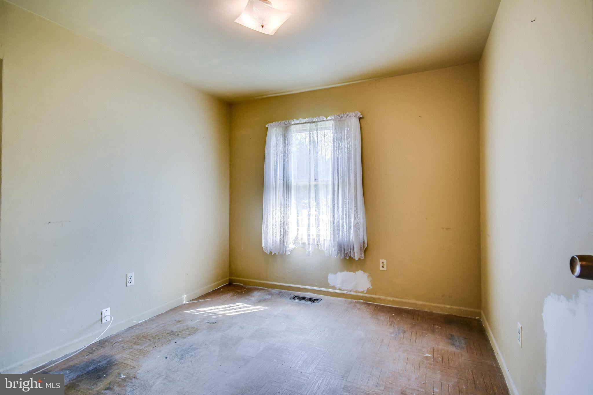 701 West Nettle Tree Road Sterling, VA 20164 - Photo 21 of 32 3rd bedroom