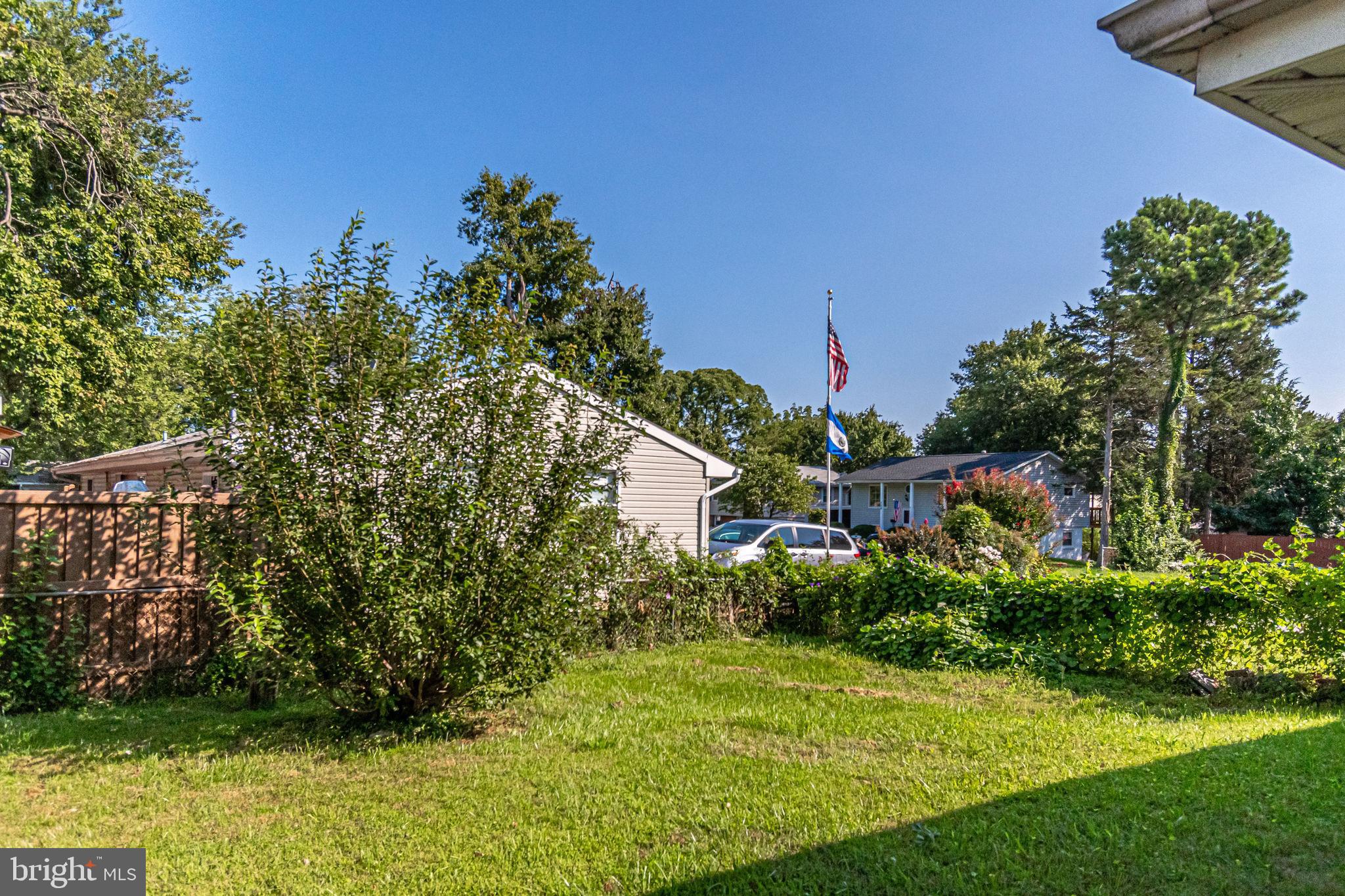 701 West Nettle Tree Road Sterling, VA 20164 - Photo 27 of 32 Lots of space to play and relax