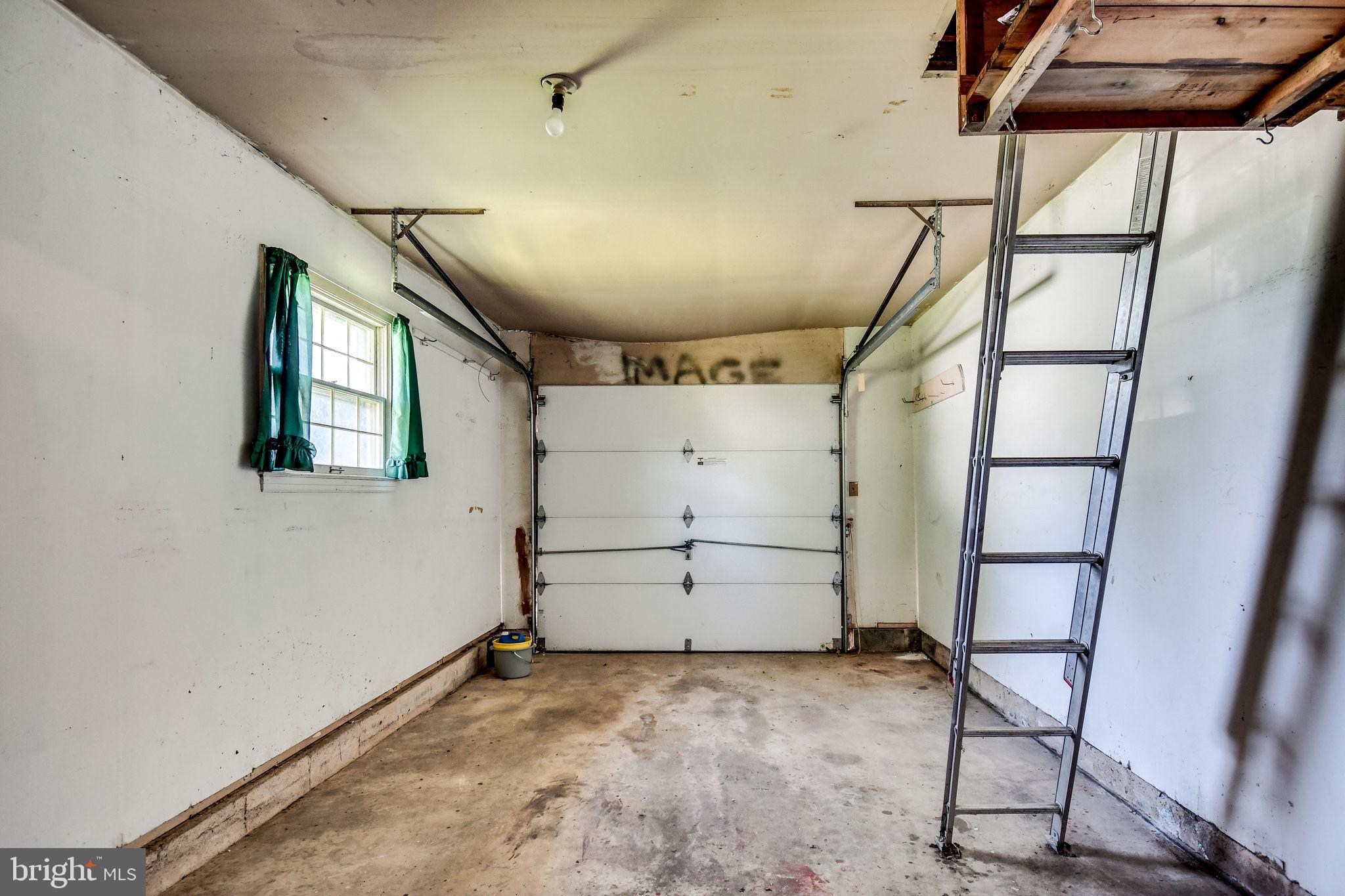 701 West Nettle Tree Road Sterling, VA 20164 - Photo 28 of 32 1 car garage