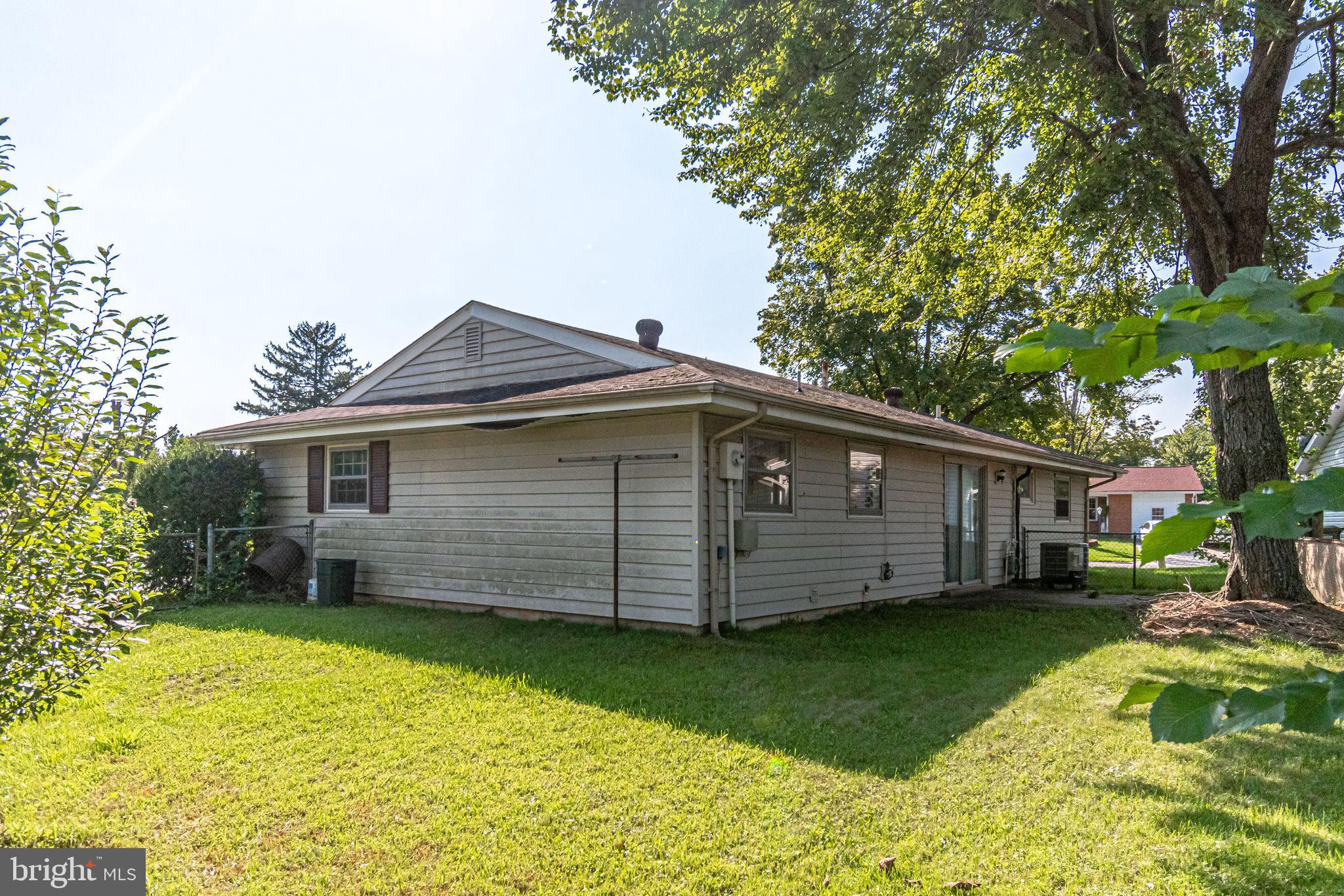 701 West Nettle Tree Road Sterling, VA 20164 - Photo 31 of 32 Yard on all sides.