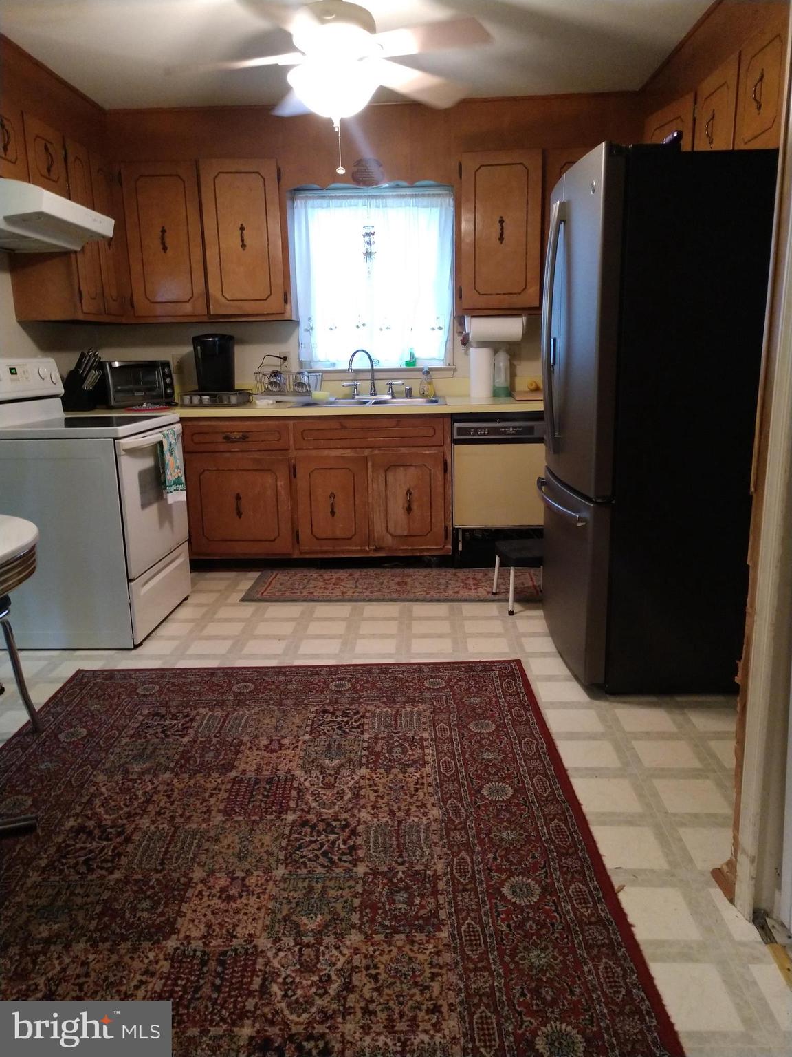 7108 Token Valley Road Manassas, VA 20112 - Photo 4 of 16 Kitchen