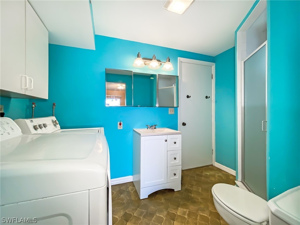 1573 Ransom Street Fort Myers, FL 33901 - Photo 22 of 29 a utility room with a washer and dryer