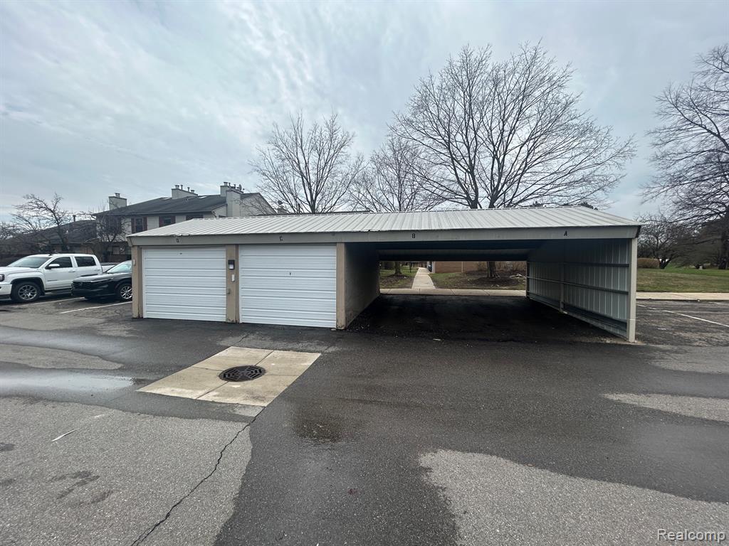 31164 Country Way Farmington Hills, MI 48331 - Photo 25 of 33