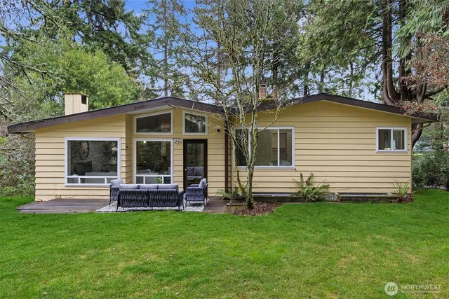 $3,300,000 | 2431 Evergreen Point Road, Medina, WA 98039