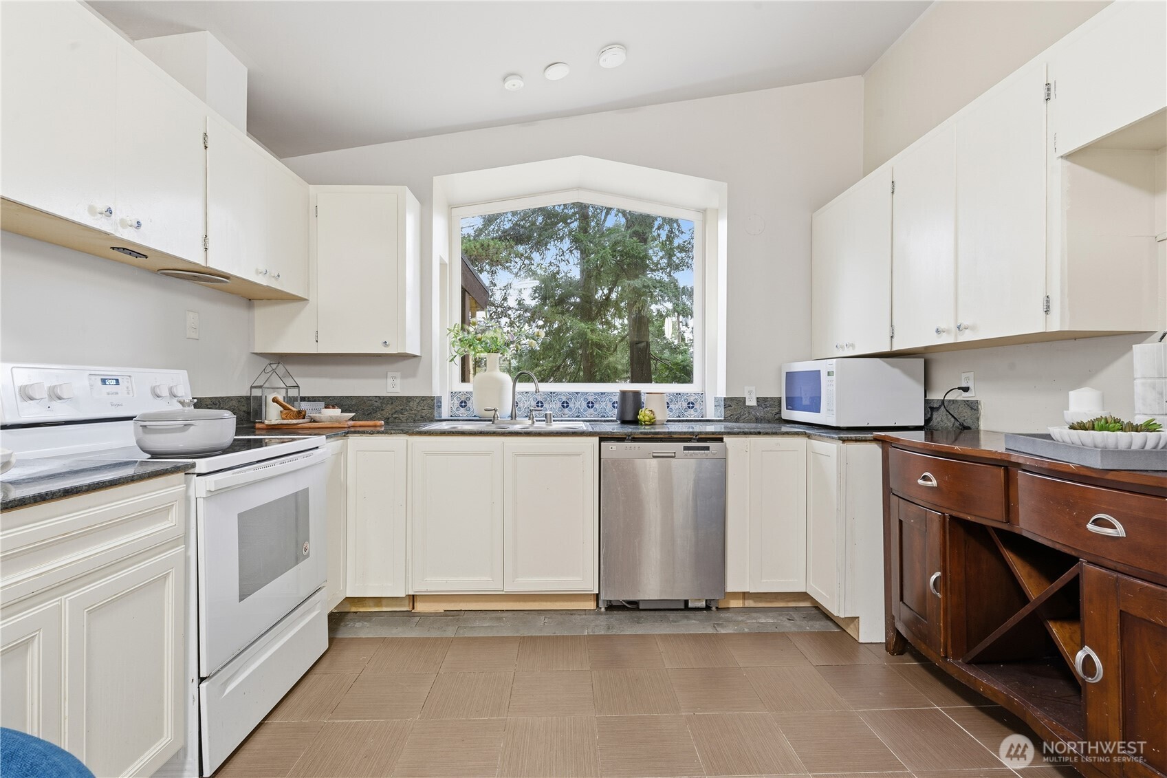 2431 Evergreen Point Road Medina, WA 98039 - Photo 11 of 40