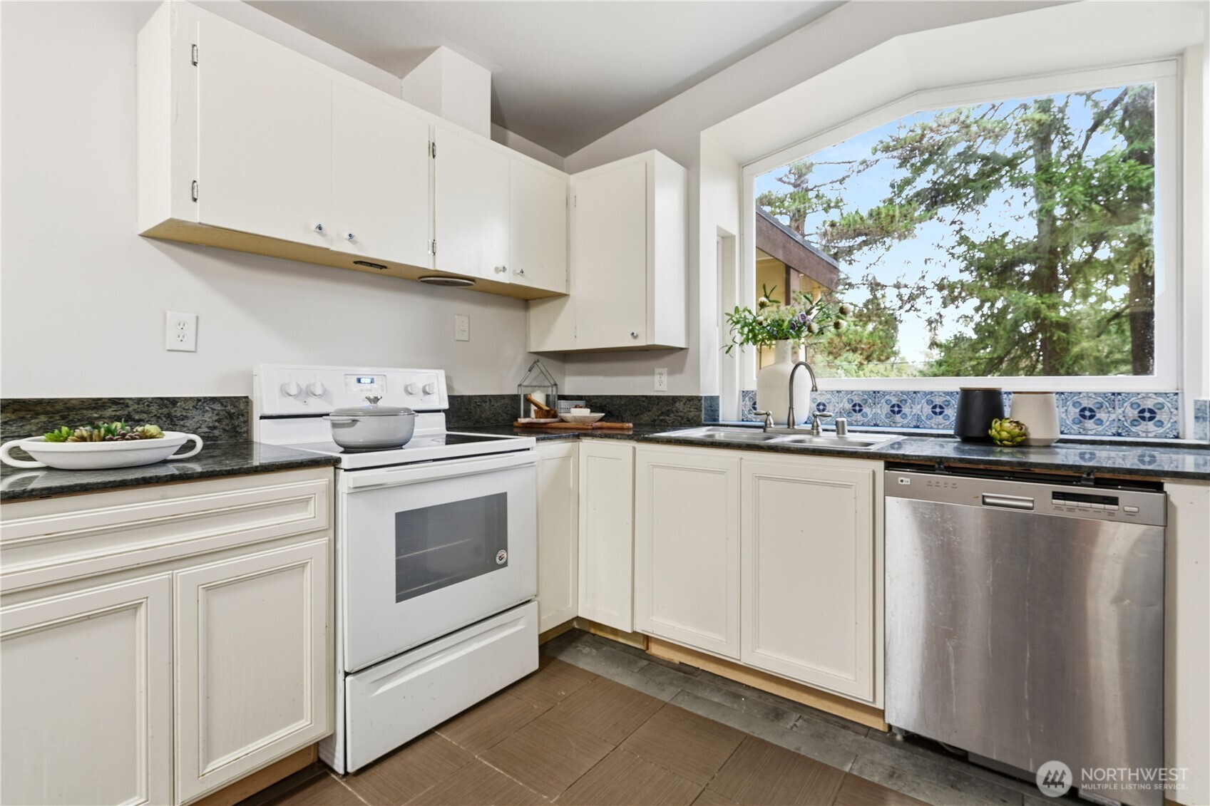 2431 Evergreen Point Road Medina, WA 98039 - Photo 13 of 40