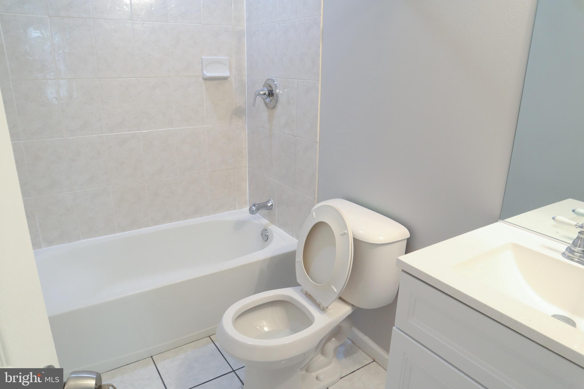 9105 Old Palmer Road Fort Washington, MD 20744 - Photo 12 of 14 Full Bathroom - Hallway