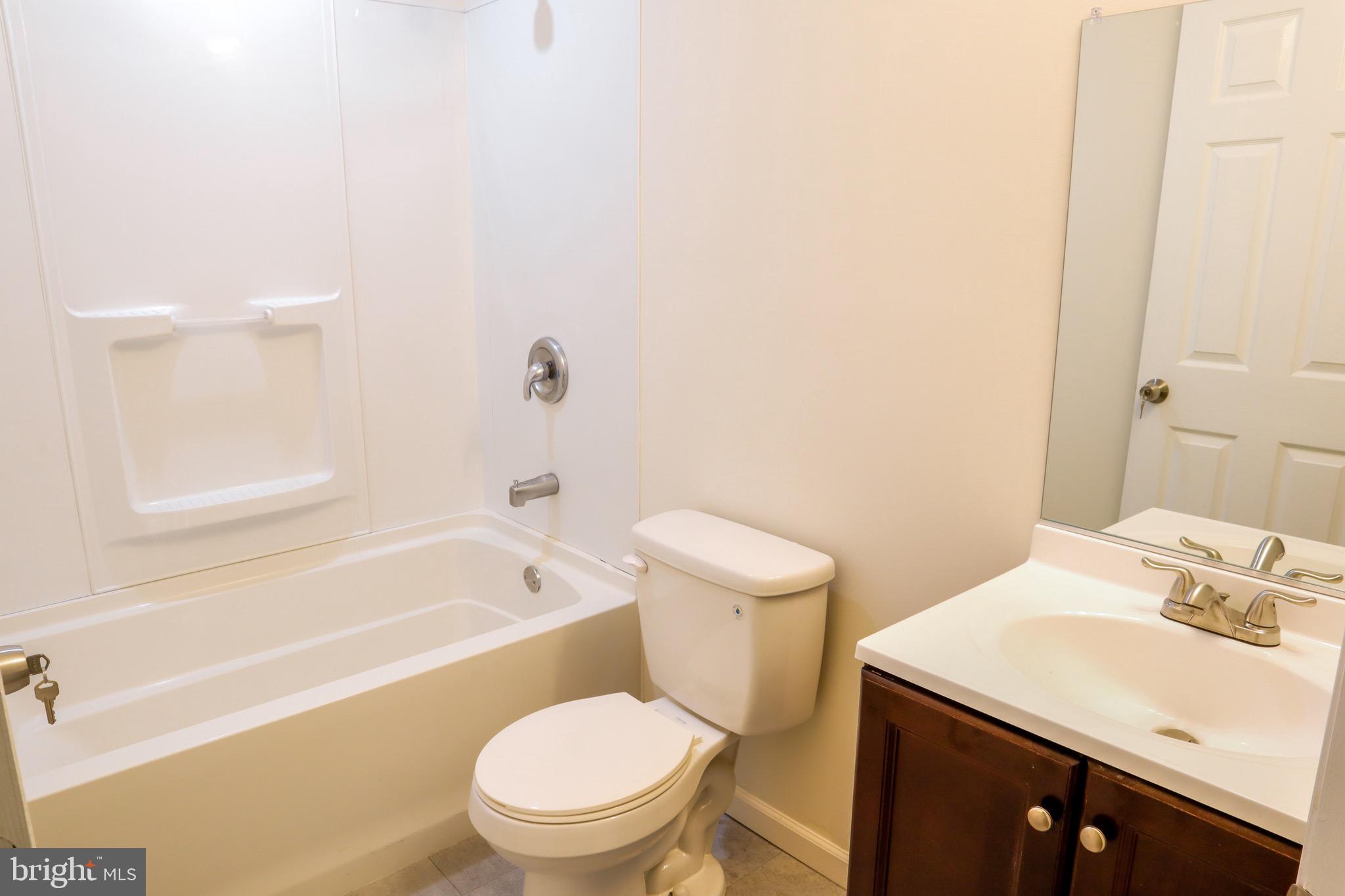 9105 Old Palmer Road Fort Washington, MD 20744 - Photo 10 of 14 Full Bathroom - Bedroom 1