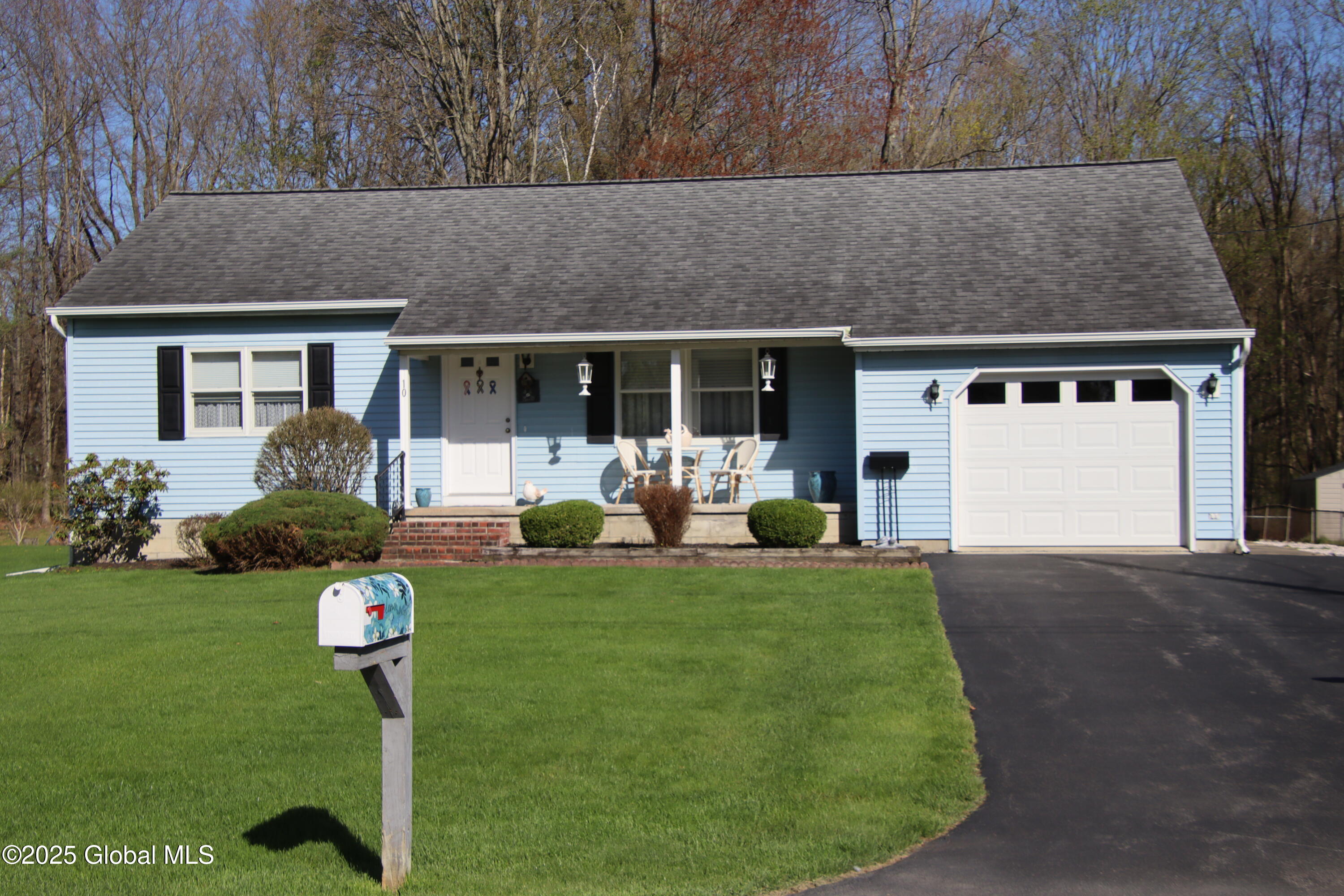 10 Stephen Road Schenectady, NY 12302 - Photo 1 of 33 Front