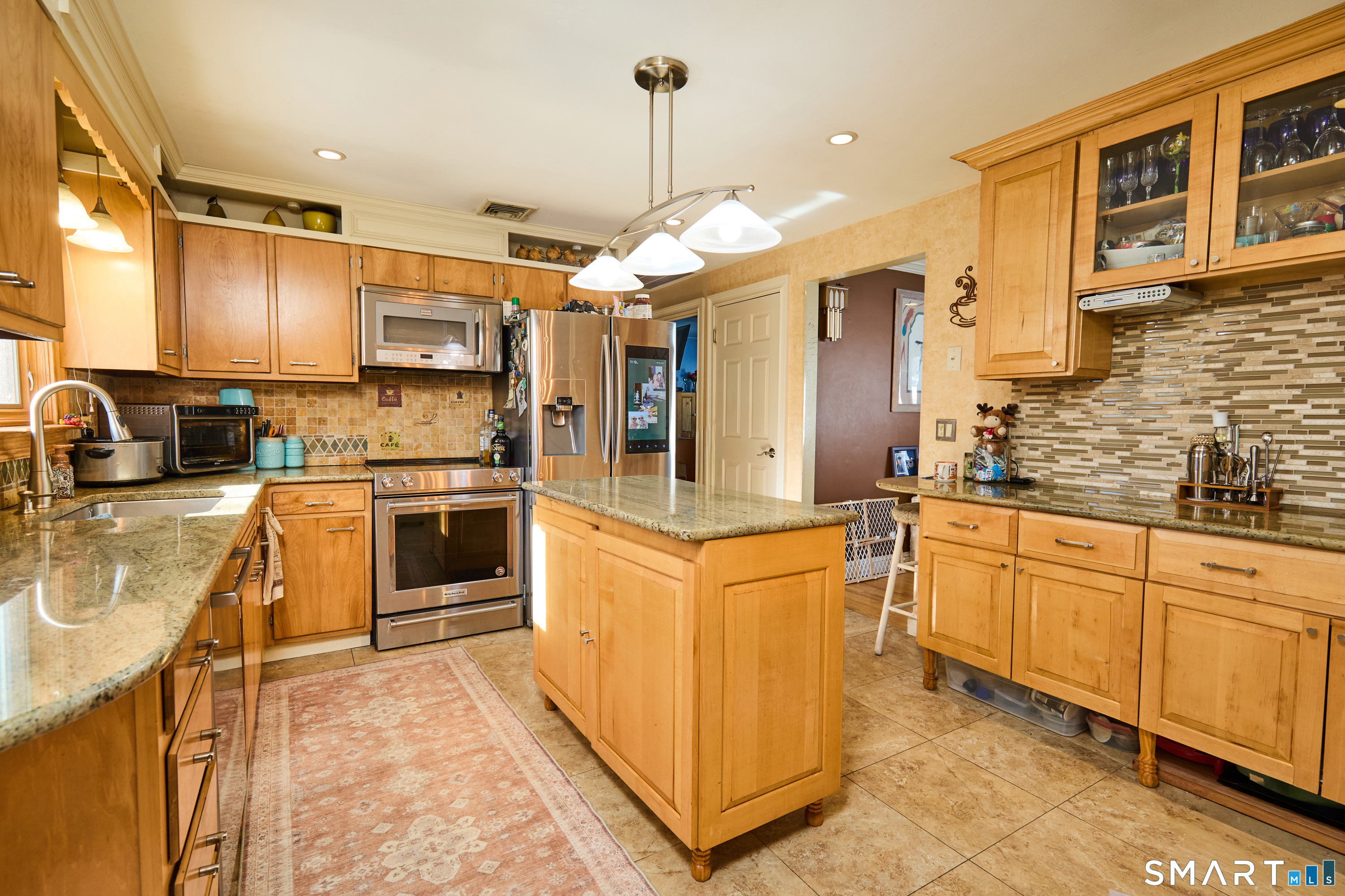 121 Campbell Road Trumbull, CT 06611 - Photo 12 of 35