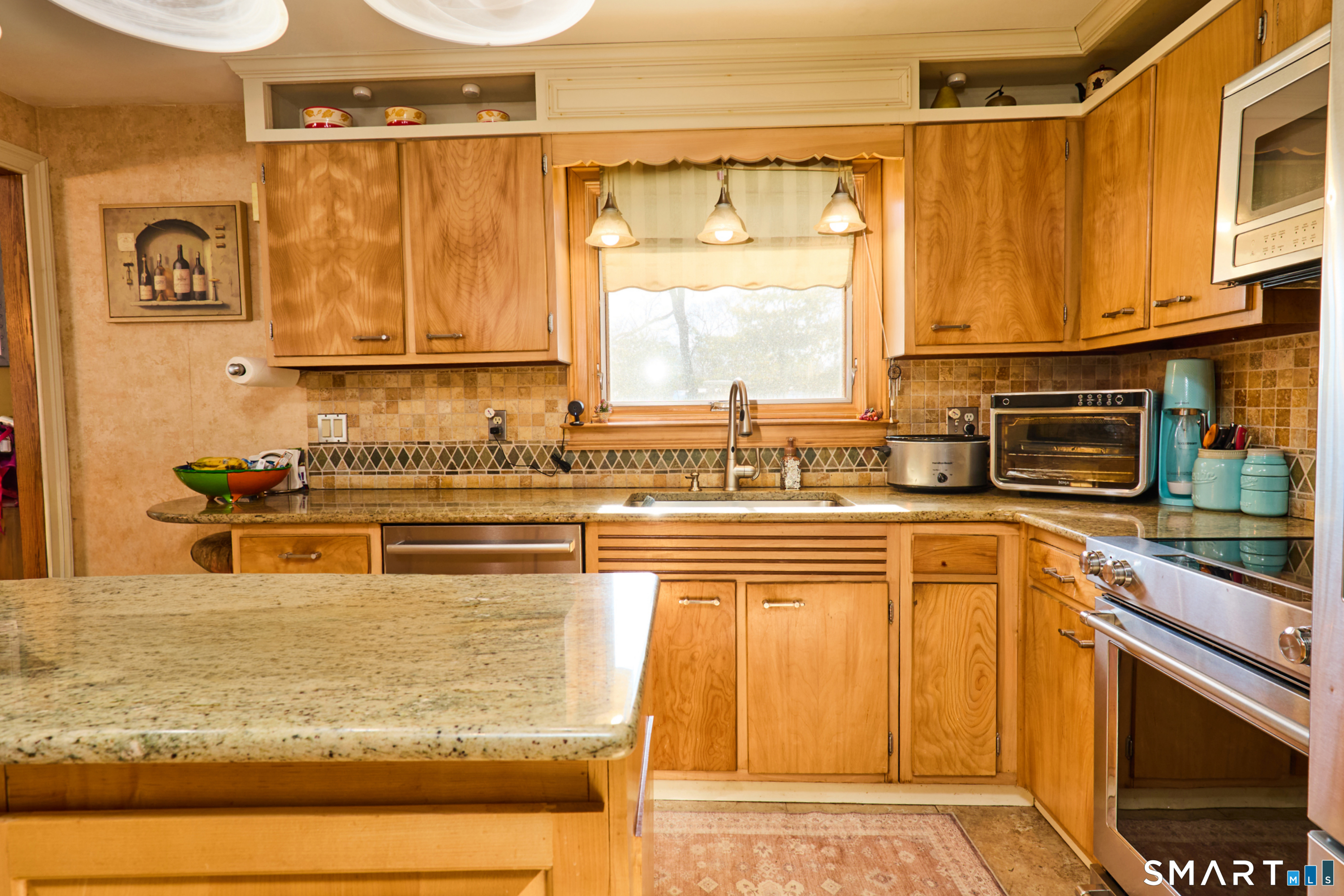 121 Campbell Road Trumbull, CT 06611 - Photo 14 of 35