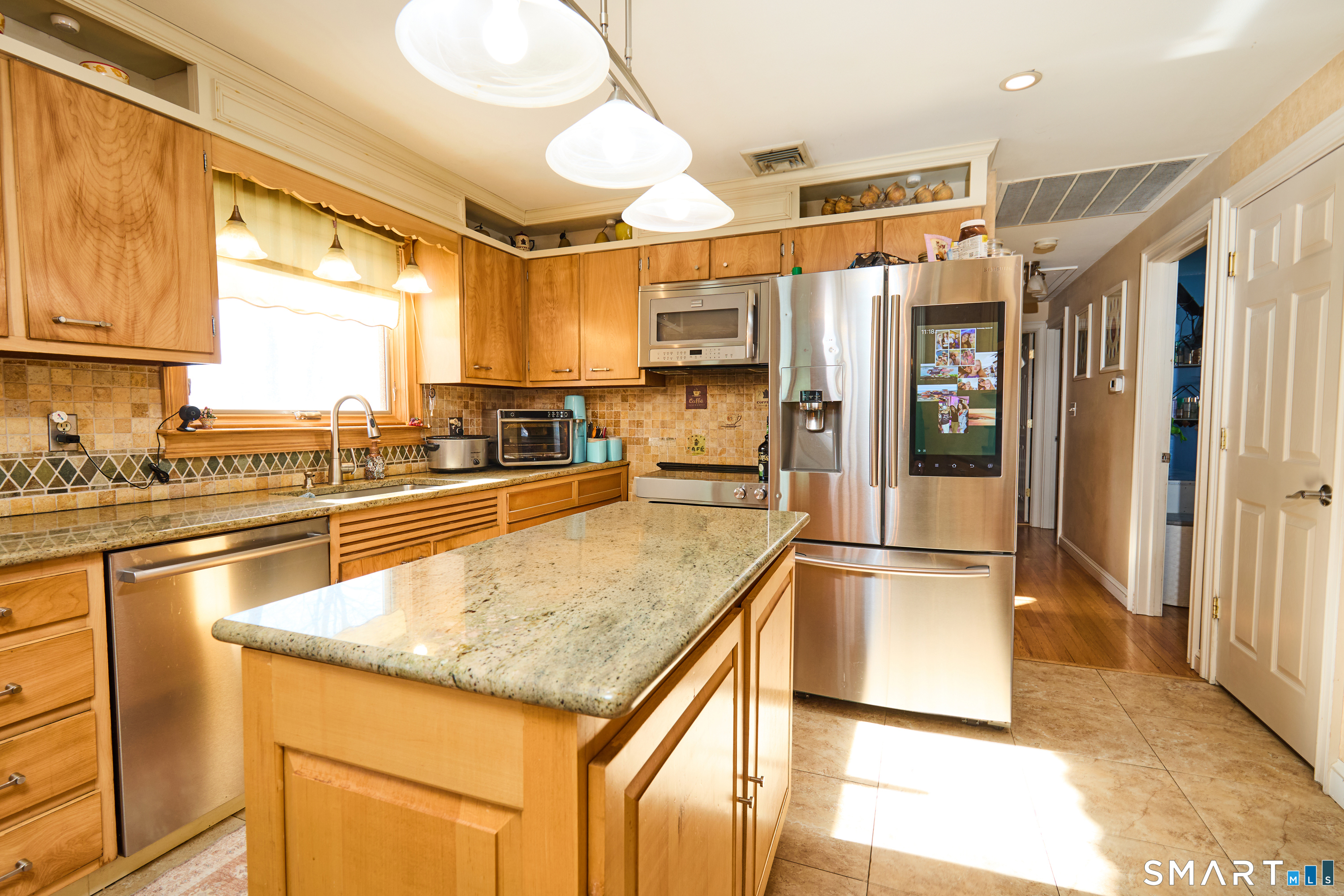 121 Campbell Road Trumbull, CT 06611 - Photo 15 of 35