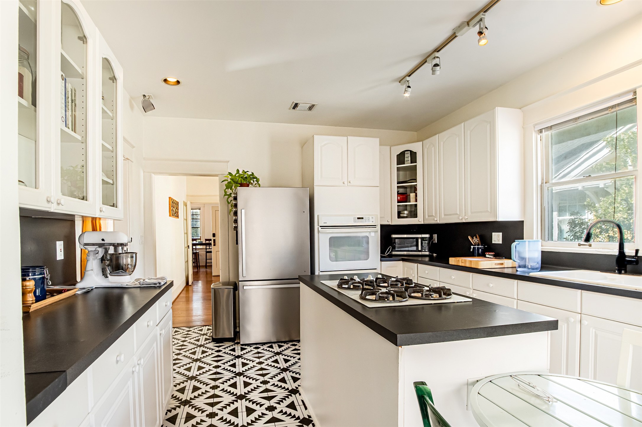 528 Hawthorne Street Houston, TX 77006 - Photo 16 of 34 a kitchen with a refrigerator a stove a sink and a cabinets