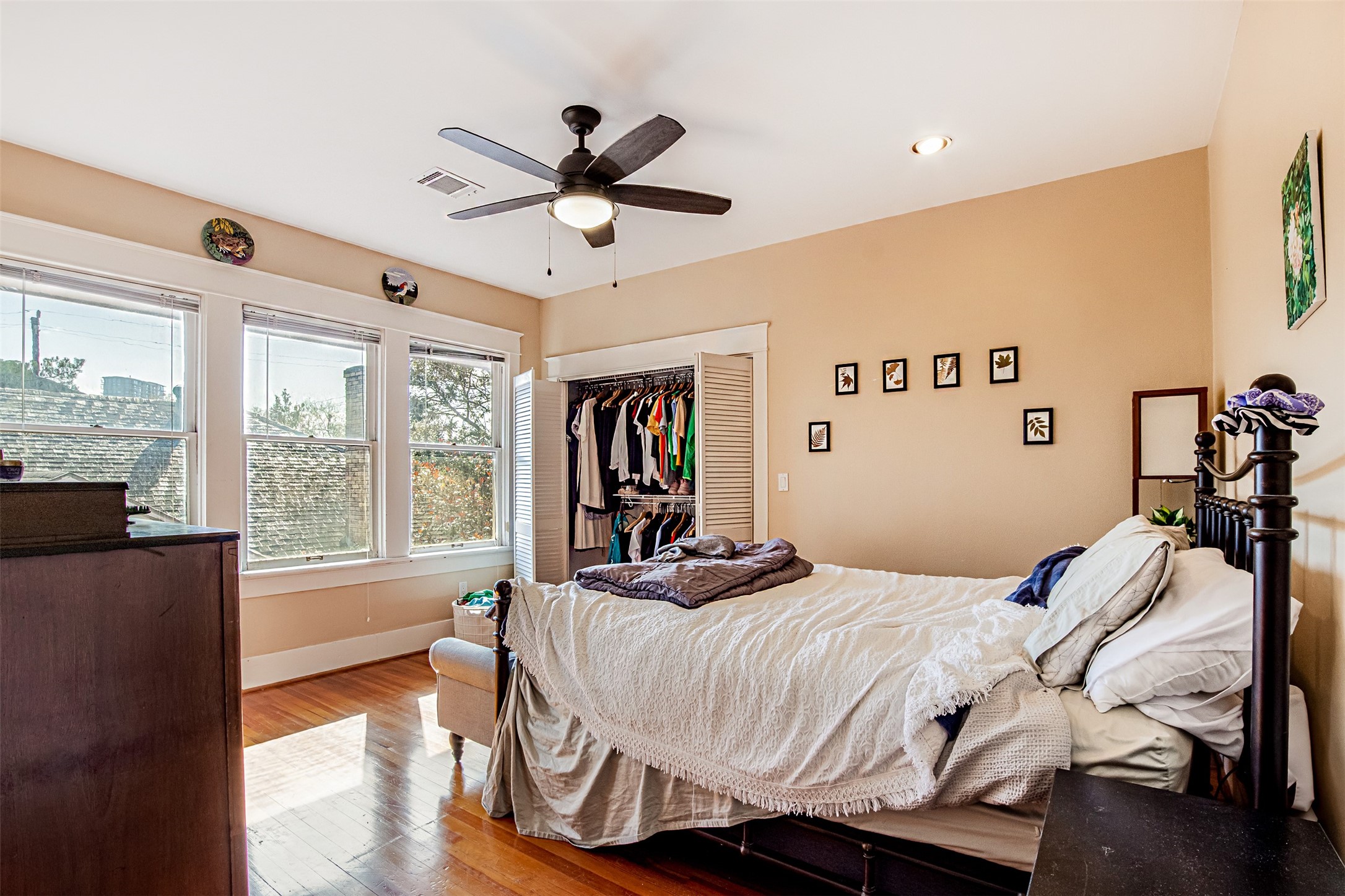 528 Hawthorne Street Houston, TX 77006 - Photo 24 of 34 a bedroom with a bed and wooden floor