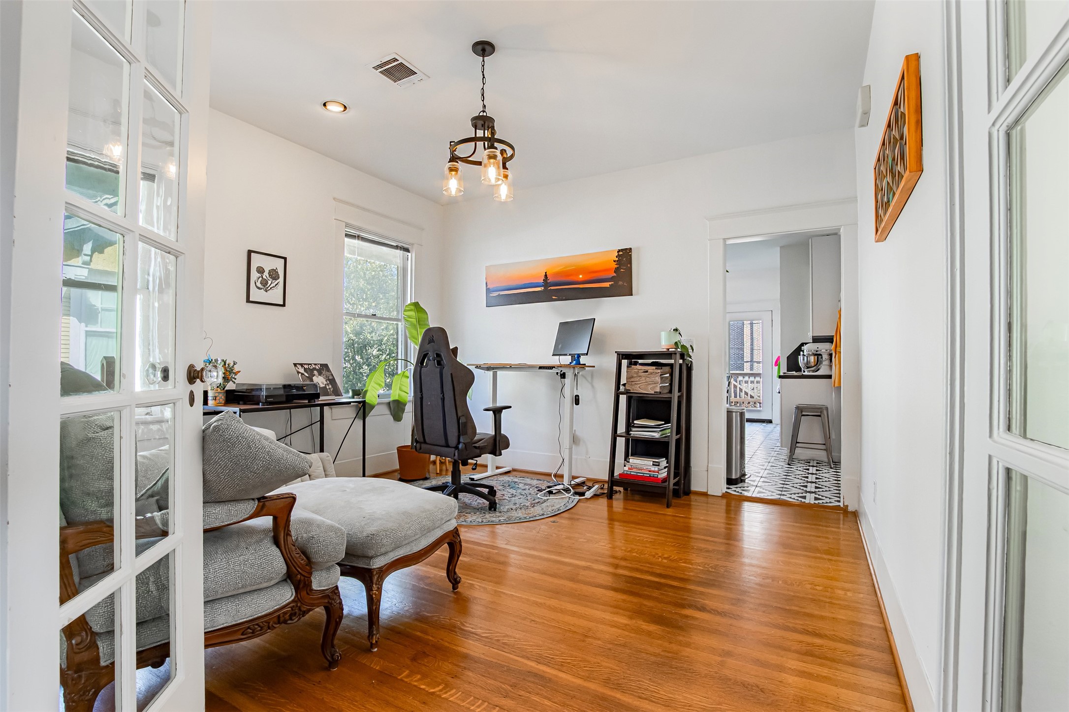 528 Hawthorne Street Houston, TX 77006 - Photo 28 of 34 a living room with furniture and a wooden floor
