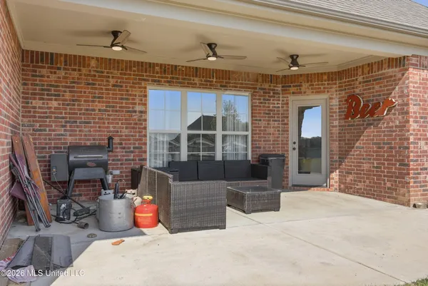 $355,000 | 121 Janey Drive, Senatobia, MS 38668