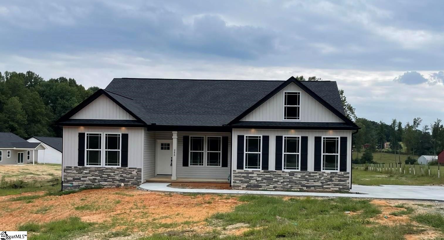 245 Dill Road Campobello, SC 29322 - Photo 1 of 24