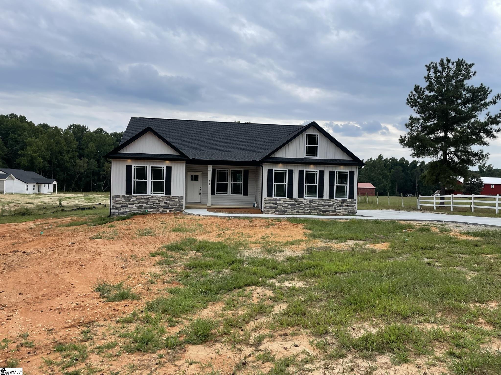 245 Dill Road Campobello, SC 29322 - Photo 3 of 24