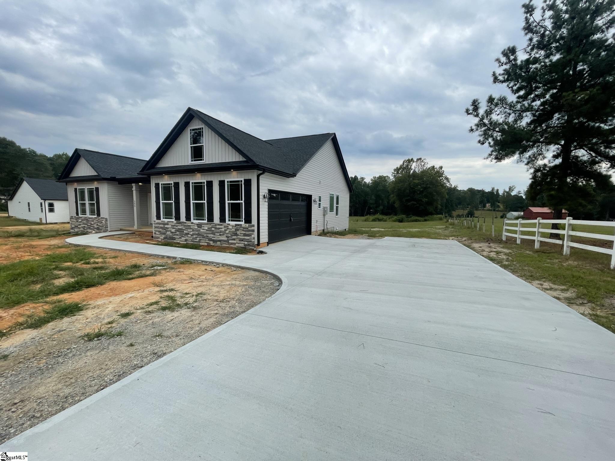 245 Dill Road Campobello, SC 29322 - Photo 4 of 24