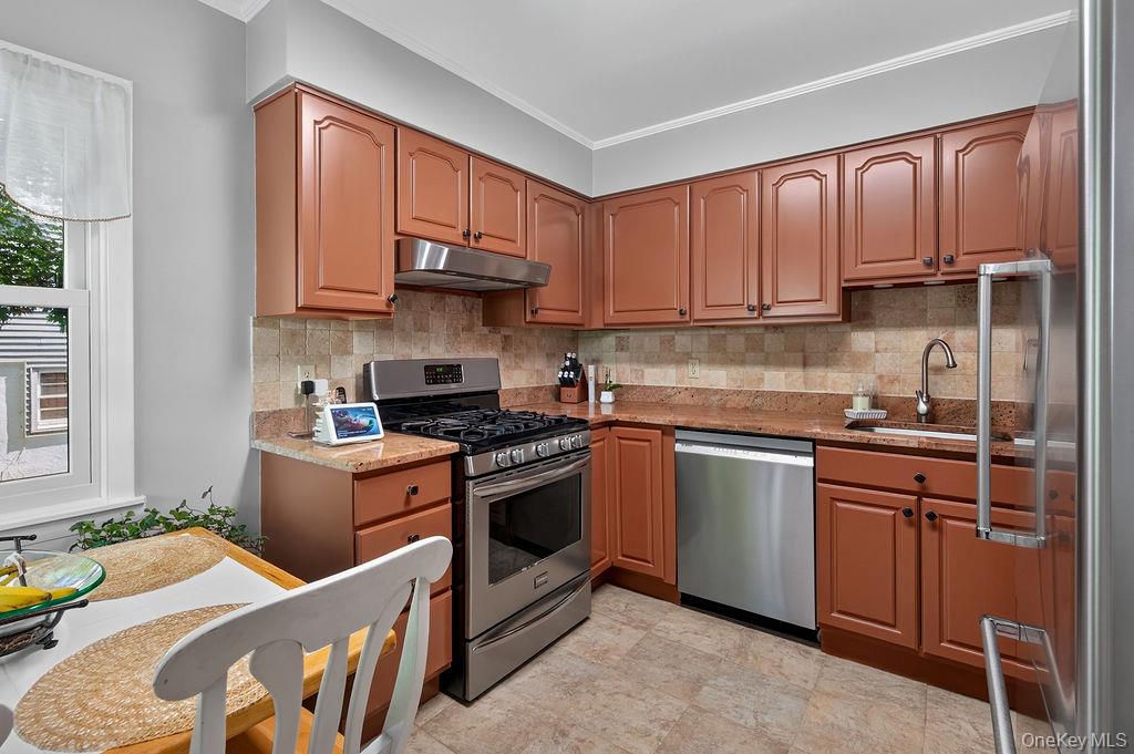11 Oakridge Road White Plains, NY 10607 - Photo 16 of 34