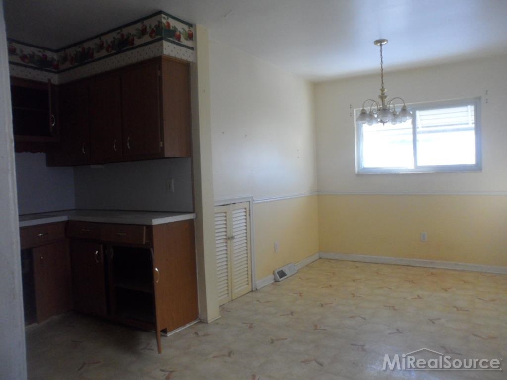 8304 Standard Street Center Line, MI 48015 - Photo 9 of 21