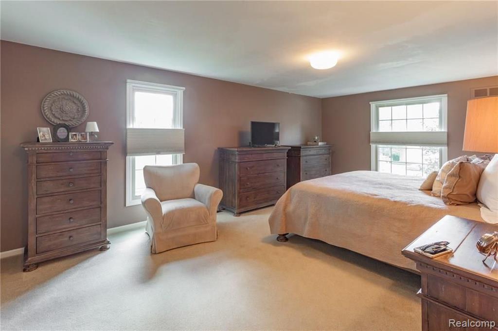 338 Lake Forest Road Rochester Hills, MI 48309 - Photo 21 of 28