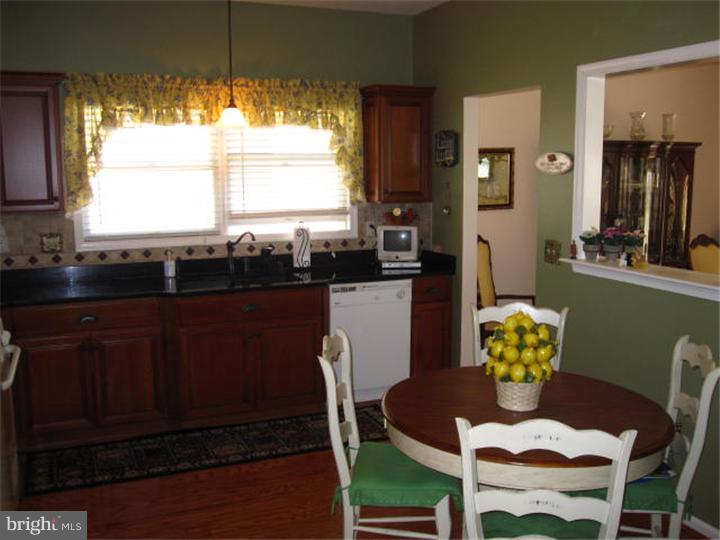 9 Oak Ridge Court Columbus, NJ 08022 - Photo 3 of 16 Kitchen
