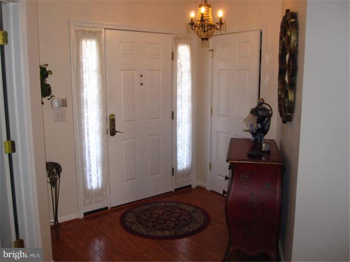 9 Oak Ridge Court Columbus, NJ 08022 - Photo 5 of 16 Foyer