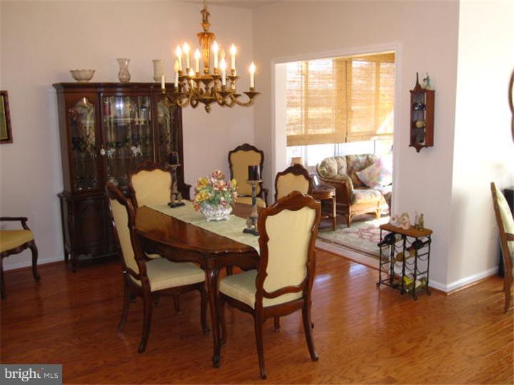 9 Oak Ridge Court Columbus, NJ 08022 - Photo 8 of 16 Dining Room