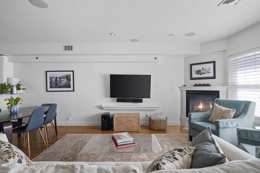 35 Middle Street, Unit A Boston, MA 02127 - Photo 4 of 24