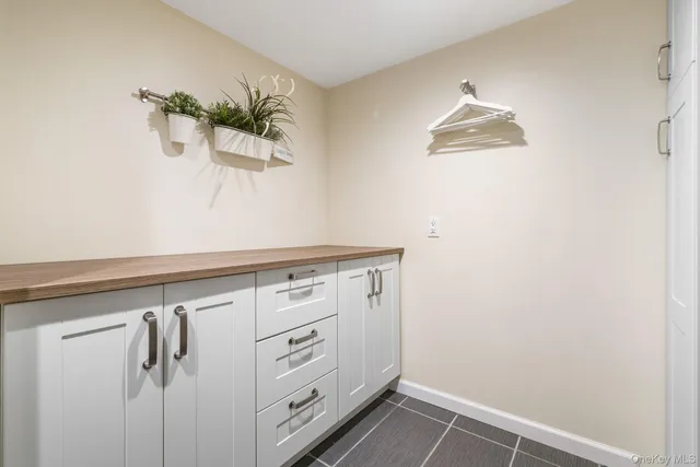 a view of utility room