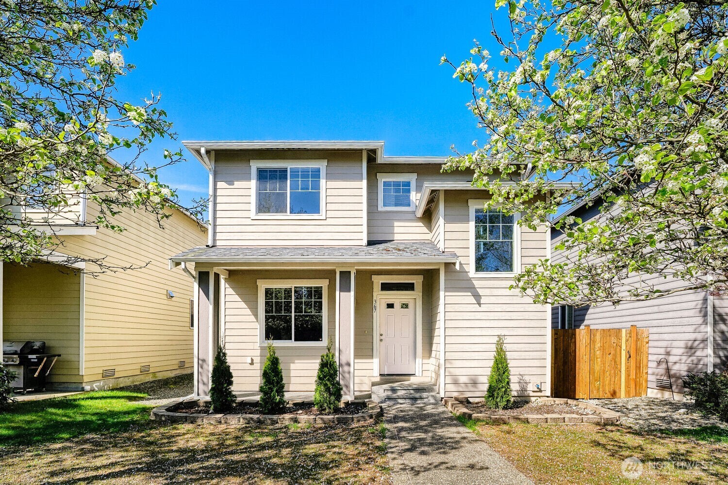 367 Graham Avenue Northeast Renton, WA 98059 - Photo 2 of 32