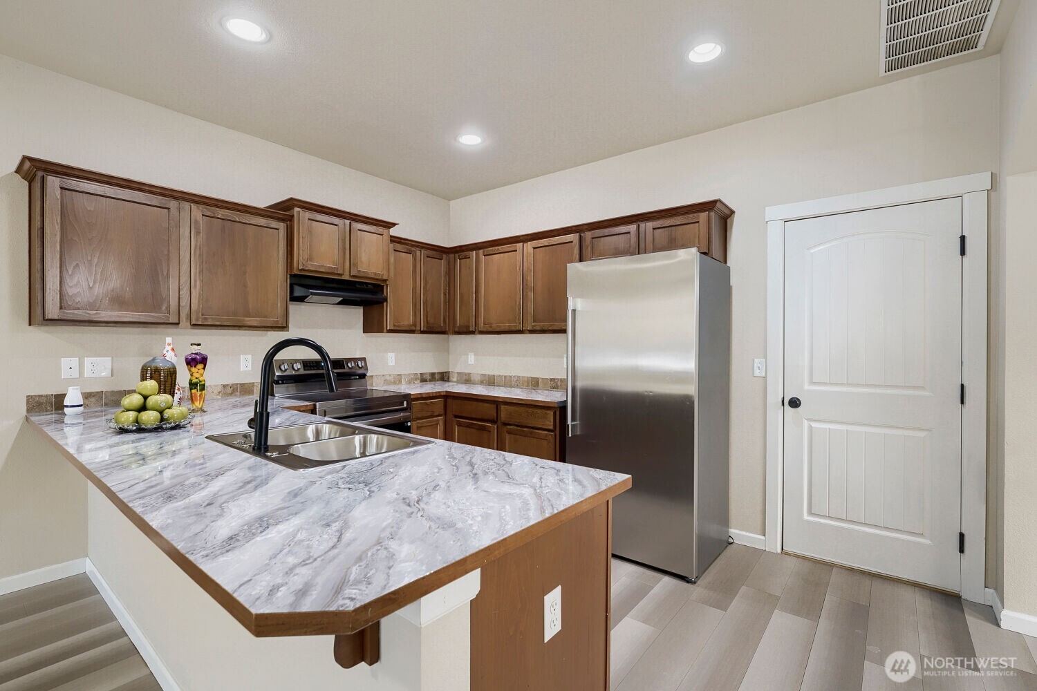 367 Graham Avenue Northeast Renton, WA 98059 - Photo 6 of 32